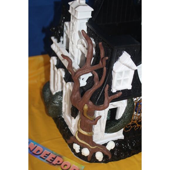 Bath & Body Works Glow In The Dark House Luminary 3 Wick Jar Candle Holder 2024 - Picture 10 of 13